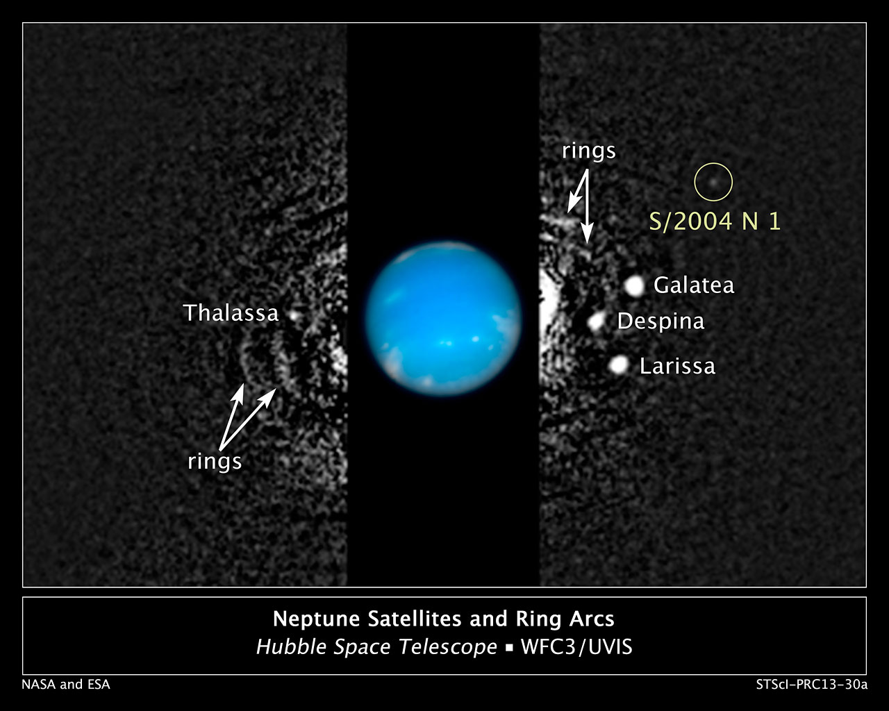 Talasa señalada como un punto de luz entre las lunas interiores de Neptuno, fotografiada por Hubble