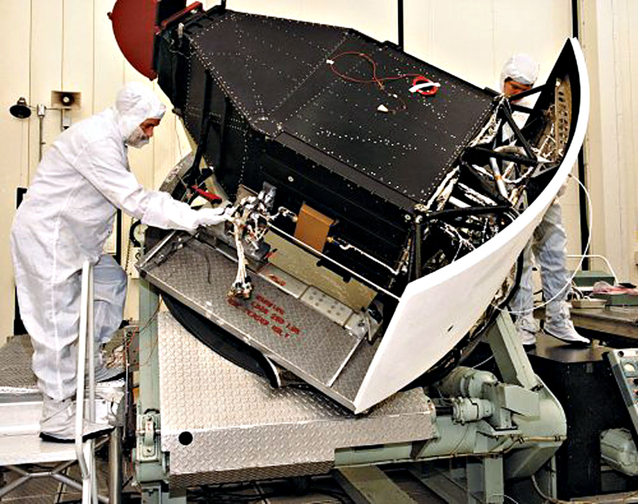 Hoogte Kikker Aardbei Hubble's Instruments: WFPC1 - Wide Field and Planetary Camera 1 |  ESA/Hubble | ESA/Hubble